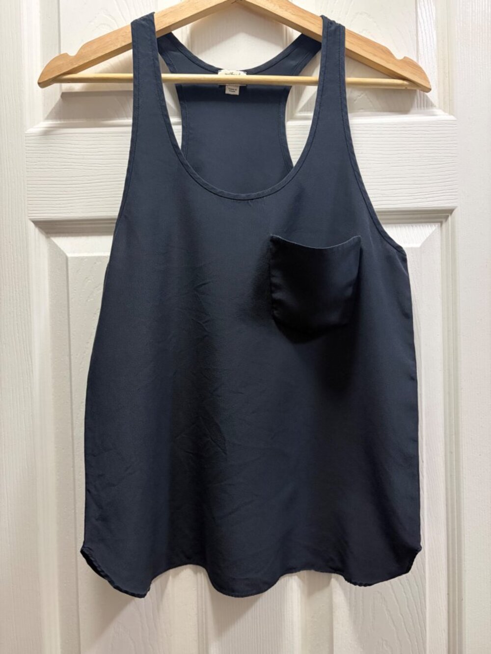 Wilfred Aritzia 100% Silk Racerback Pocket Tank Top Black XS - Picture 3 of 12
